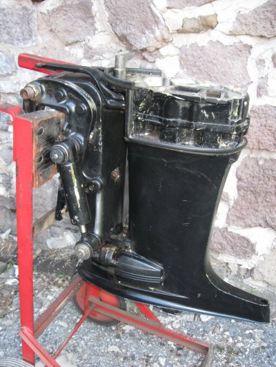 Ca. 1975 Mercury 80 to 150hp long shaft midsection